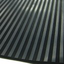 Tapis de sol en caoutchouc noir stries larges